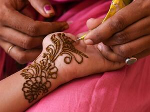 Saudis embarking on the journey of marriage are often concerned with the cost of it all. But what are the true costs of a wedding in Saudi Arabia? And why are weddings so expensive? (Shutterstock) Saudis embarking on the journey of marriage are often concerned with the cost of it all. But what are the true costs of a wedding in Saudi Arabia? And why are weddings so expensive? (Shutterstock)