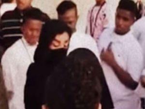 فيديو يظهر عملية تحرش جماعي بفتاتين في جدّة بالسعودية