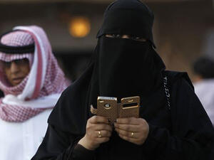 اسحبوا الجوالات من بناتكم