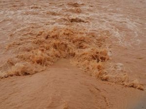 وفاة امرأة وطفلين وفقد اثنين اخرين في سيول جارفة شمال السعودية
