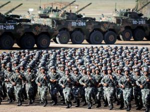 استعراض قوة للجيش الصيني بحضور جينبينغ
