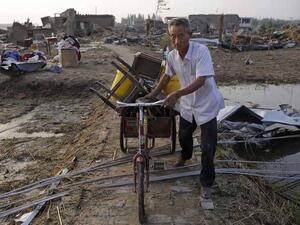 الصين تجلي 200 ألف وإعصار يضرب ساحلها الشرقي
