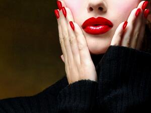 هناك عدة خطوات سهلة تقومين بها بواسطة المكياج للحصول على شفاه ممتلئة