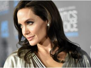 أنجلينا جولي (www.popsugar.com)