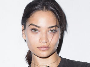 عارضة فيكتوريا سيكريت الأسترالية السمراء شانينا شايك