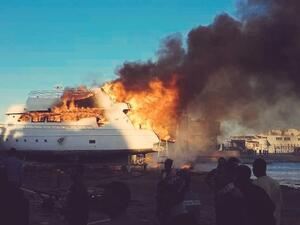 يقع ميناء الحمرية على الساحل الشمالي لدولة الإمارات