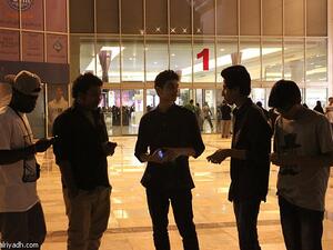 عدم منع الشباب من دخول المجمعات التجارية