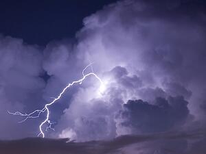 Lightning in the sky. (Shutterstock)