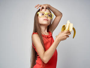 يؤدي الإفراط فى تناول الموز إلى تكوين الغازات (shutterstock.com)
