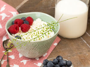 جبنة قريش تعتبر قليلة الدهون والسعرات الحرارية أيضا (shutterstock.com)