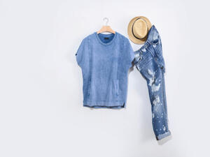 الجينز مثلاً لا يحتاج إلى غسله بعد كل لبسة (shutterstock.com)