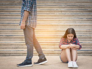 من يحب بحق لن يقدم أبداً على جرح حبيبه (shutterstock.com)
