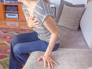 ترتبط صحة القلب ووظائفه بالعديد من الأعرض والعلامات الجسدية التي قد لا يعرفها الكثير  (shutterstock.com)