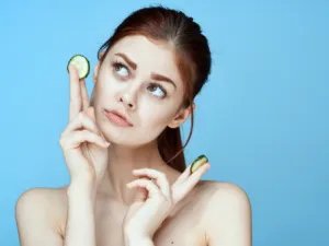 الهالات السوداء أسفل العين دليل على حساسية الأنف (shutterstock.com)