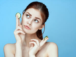 الهالات السوداء أسفل العين دليل على حساسية الأنف (shutterstock.com)