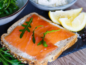 التونة والسلمون والسلمون المرقط غنية في السيلينيوم (shutterstock.com)
