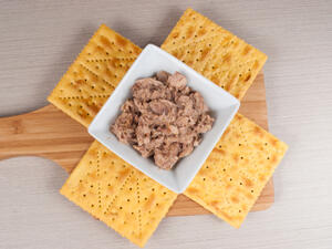 تحمي التونة الأوعية الدموية وتحسن عملها (shutterstock.com)
