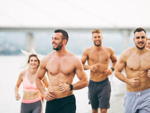 هل تؤيد مقولة ان الرجل الطويل القامة هو أفضل بأشواط من غيره؟  (shutterstock.com)

