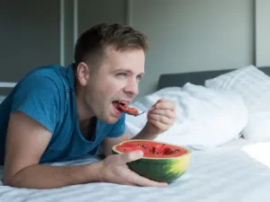 بات البطيخ يُعرف بأنه مغذي جنسي فعال وآمن للرجال والنساء (shutterstock.com)
