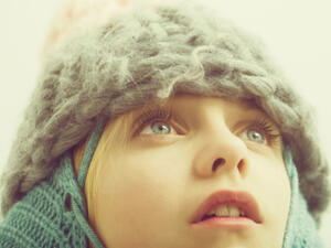 لا يوجد علاج واحد لاصفرار العين، فلكل سبب علاج يختص به (shutterstock.com)