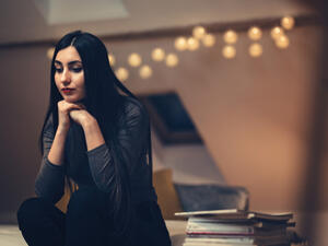 أن القلق المعتدل يساعد على حفظ الأشياء والحصول على تفاصيل (shutterstock.com)
