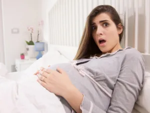 منها هذه الخرافات هو تجنب النساء الحوامل  ممارسة الرياضة  (shutterstock.com)
