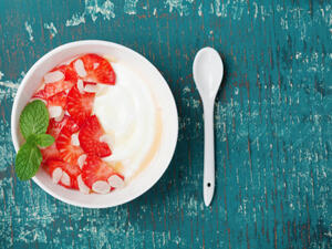 يمد الزبادي، الجسم بقدر جيد من فيتامين د (shutterstock.com)
