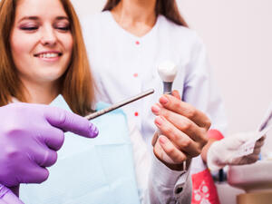 تسوُّس الأسنان لا يؤثر على الأسنان الدائمة (shutterstock.com)
