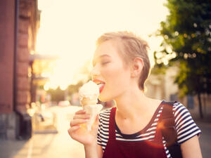 أصبح هناك مثلجات ليست مشتقة من الحليب مثل حليب الصويا او حليب جوز الهند (shutterstock.com)
