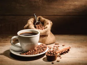 محبي شرب القهوة المركزة السوداء (السادة) هم أكثر الأشخاص تسلطا وحزما (shutterstock.com)
