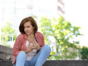 يجب على الأشخاص الذين يعانون مشكلة في كتفهم أخذ الأمر في الاعتبار لخفض إصابتهم بأمراض القلب (shutterstock.com)
