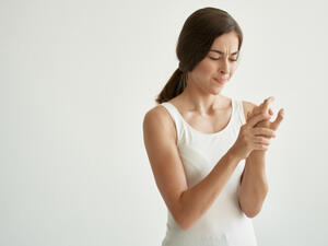 أحذر الجلوس فى التكيف فور الأستعمال وعليك بالتدفئة لوقت أطول حسب الإستعمال (shutterstock.com)
