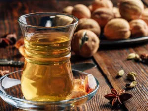يحد الشاي بالهال الرغبة في تناول الحلويات  (shutterstock.com)
