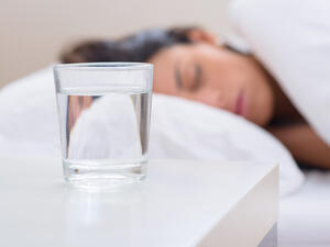 الماء من أحد العناصر الأكثر أهمية لجسم الإنسان (shutterstock.com)
