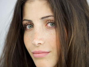 تبدأ صحة البشرة بالعناية بها وتنظيفها بشكل جيد..