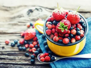 كما تساعد الفراولة في علاج بعض أنواع فقر الدم