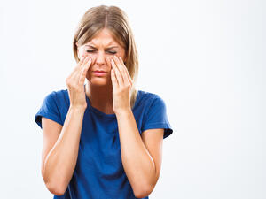 الجيوب الأنفية هي تجاويف داخل الجمجمة وحول العينين والأنف