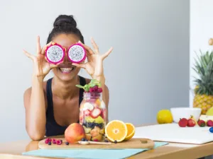 لا تنسي شرب كميات كافية من المياه خلال فترة رجيم الفواكه (shutterstock.com)
