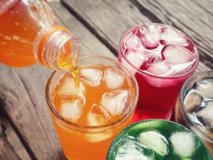 المشروبات الغازية تساعد في تطور أمراض الكلى (shutterstock.com)
