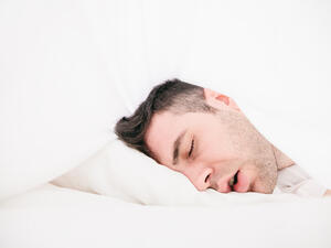 شلل النوم يفرض قوته على الحلق