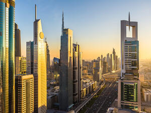 The teenager made a desperate call to the police and said that he wanted to jump out of a building to his death because his parents repeatedly insulted him (Shutterstock/File)