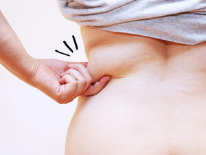 زيت السمسم يساعد ذلك على شد الجلد والتخلص من الترهلات تمامًا