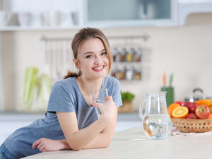 اربط شرب الماء بمهمات لا بد أن تقوم بها