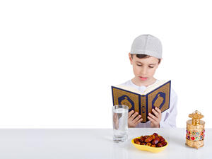 ما السن المناسب لبدء طفلك في الصيام خلال شهر رمضان؟ (shutterstock.com)