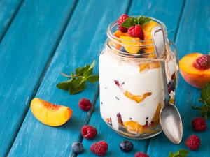 الزبادي جزء أساسي في وجبة الصحور في رمضان (shutterstock.com)
