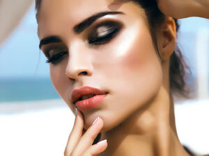 تؤثر لون الشفاه الداكنة بشكل سلبي على الفتاة (shutterstock.com)