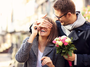 الحمل يهوى الحب وتظهر عليه العاطفة لجميع من حوله (shutterstock.com) 
