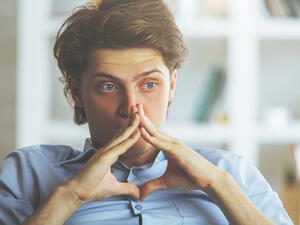 القلق يؤثر سلبيًا في القلب والأوعية الدموية والعضلات وغيرها