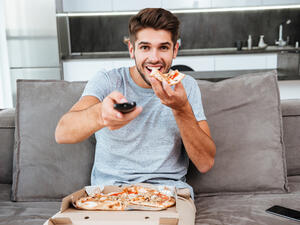 الذين لا يشاهدون التلفاز أثناء تناول الطعام هم أقل عرضة للسمنة