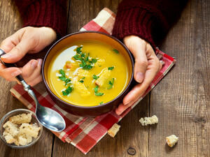 تناول الحساء الصحي قبل وجبة الطعام يساعد على الشعور بالشبع